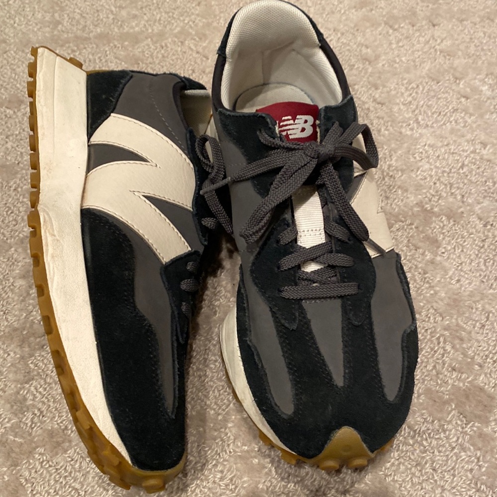 New Balance 327. Sz 8.5 Women